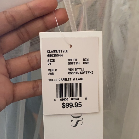 David’s Bridal Tulle Capelet with Lace- Soft White - Picture 5 of 10